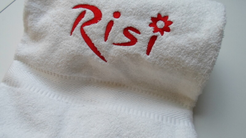Badetuch bestickt mit Logo