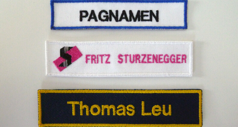 Namensschilder gestickt